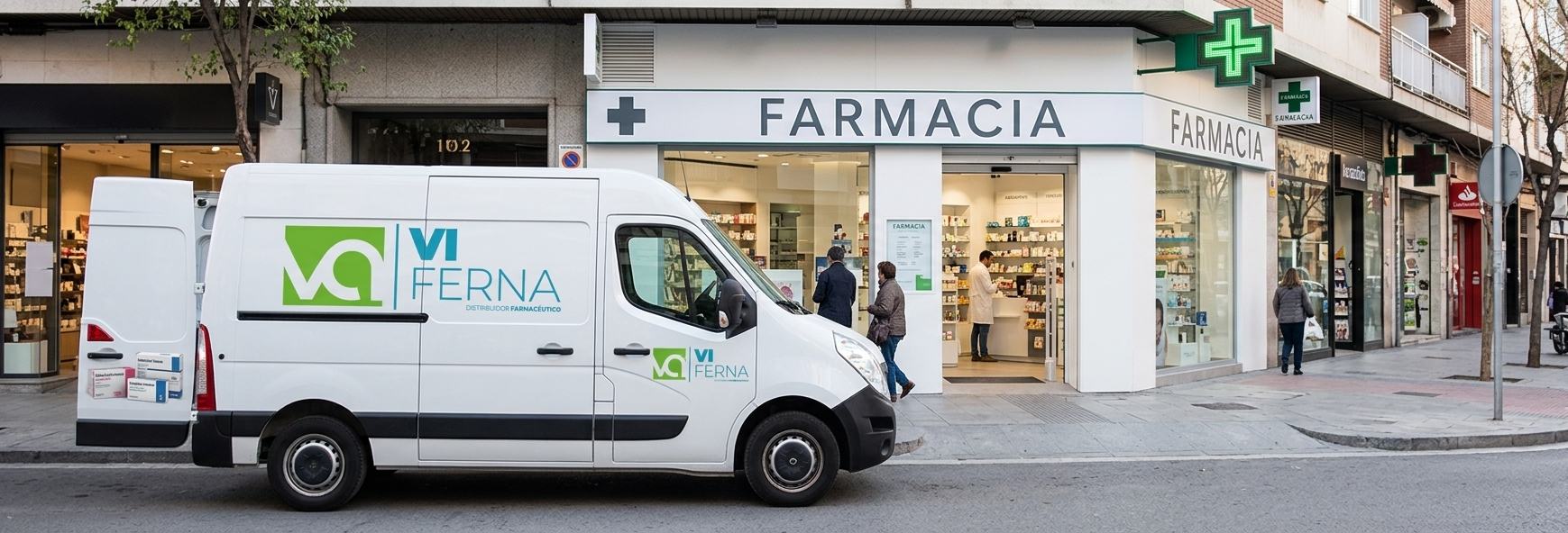 Camioneta ViFerna frente a farmacia - Distribución farmacéutica